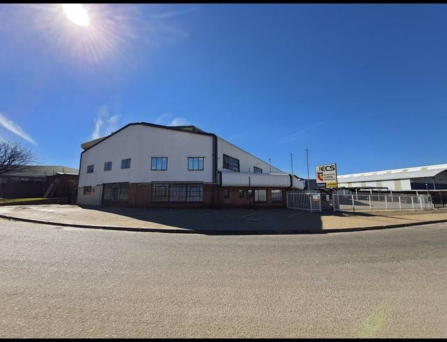 1,800M² WAREHOUSE FOR SALE IN CLEVELAND